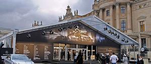 Fashion Week 2011: Vom 19. bis zum 22. Januar stand das Modezelt auf dem Bebelplatz wieder im Zentrum der Öffentlichkeit. 