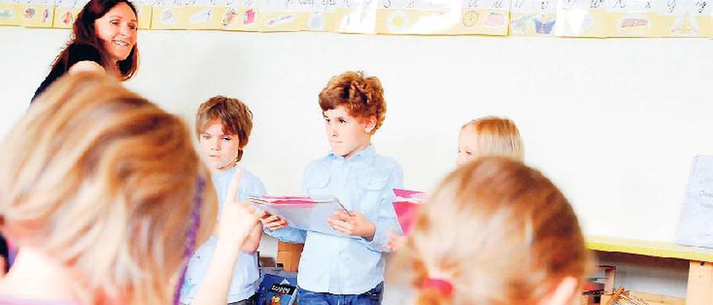 Nix wie weg. Am Freitag erhielten Berlins Schüler die Zeugnisse – und wurden in die Ferien entlassen.
