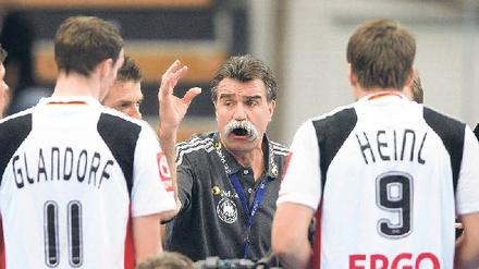 Jetzt wird zurückgemeckert. Trainer Heiner Brand kritisiert seine Spieler - doch diese haben auch etwas an seinen taktischen Entscheidungen auszusetzen.