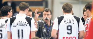 Jetzt wird zurückgemeckert. Trainer Heiner Brand kritisiert seine Spieler - doch diese haben auch etwas an seinen taktischen Entscheidungen auszusetzen. 