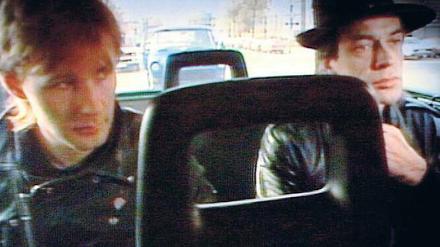 Schwarzer Block. Reinhold Beckmann (links) und Udo Lindenberg 1983 fahren zum Konzert im Palast der Republik. Beckmann war damals Tonassistent für ein ARD-Team.Foto: NDR