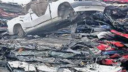 Teurer Schrott. Statt flächendeckend Autos abzuwracken, wären besser die Steuern gesenkt worden, findet das IfW.