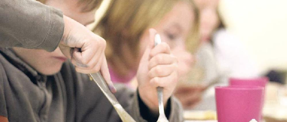 Arme Kinder: Schüler essen bei der Berliner Arche. 