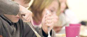 Arme Kinder: Schüler essen bei der Berliner Arche. 