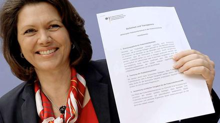 Ilsa Aigner präsentiert ihr Strategiepapier.