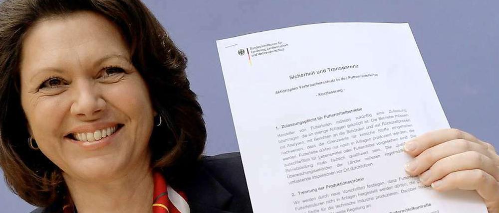 Ilsa Aigner präsentiert ihr Strategiepapier.
