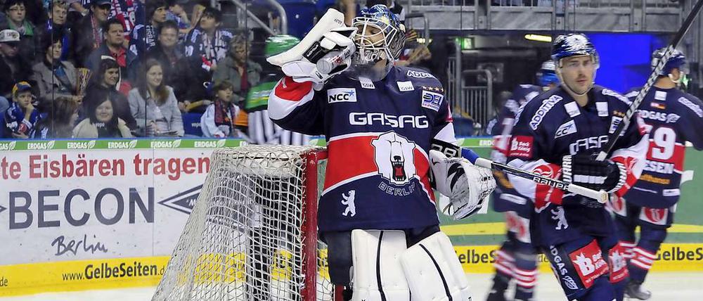 Na geht doch. Und soll auch weitergehen für Goalie Zepp und Kollegen - am Dienstag in Nürnberg.