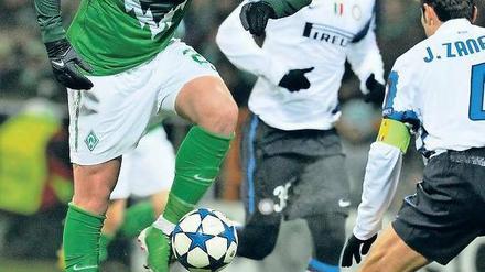 Alleingänger. Hugo Almeida war in Bremen nicht besonders integriert, erzielte in der Hinrunde aber die meisten Tore. Nun geht er für zwei Millionen Euro zu Besiktas. F
