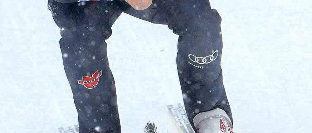 Fertigmachen zum Abheben. Severin Freund ist in dieser Saison der konstanteste deutsche Skispringer im Weltcup. Foto: Imago