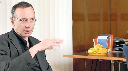 Hand drauf. Wirtschaftssenator Harald Wolf (Linke) würde zwar gern die Wasserbetriebe zurückkaufen, aber nicht um jeden Preis. 