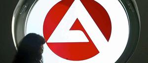 Die Agentur für Arbeit fördert Jugendliche stärker.