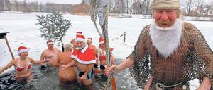 Freibad Orankesee. Die „Seehunde“ genossen ihr traditionelles Eisbad. Foto: Bensch/rtr