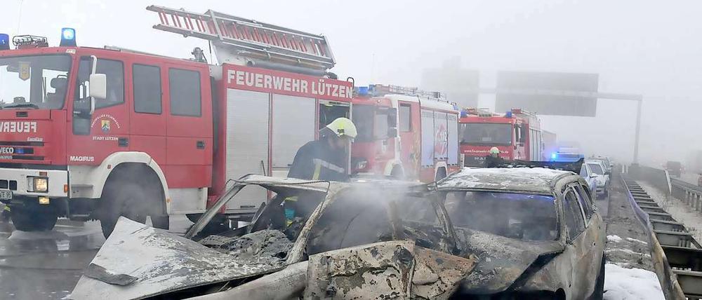 45 Autos, vier Lastkraftwagen und zwei Transporter waren in den Unfall verwickelt.