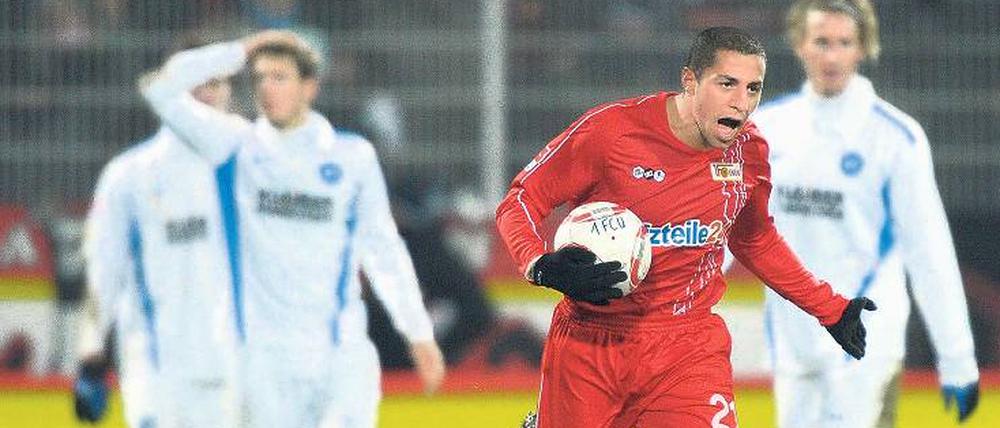 Touchdown in der Alten Försterei. Halil Savran stürmt mit seinem 1. FC Union den Abstiegsplätzen davon.