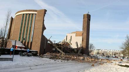 Vermutlich war die Schneelast zu groß: Eine belgische Kirche ist nach der Mitternachtsmesse eingestürzt.