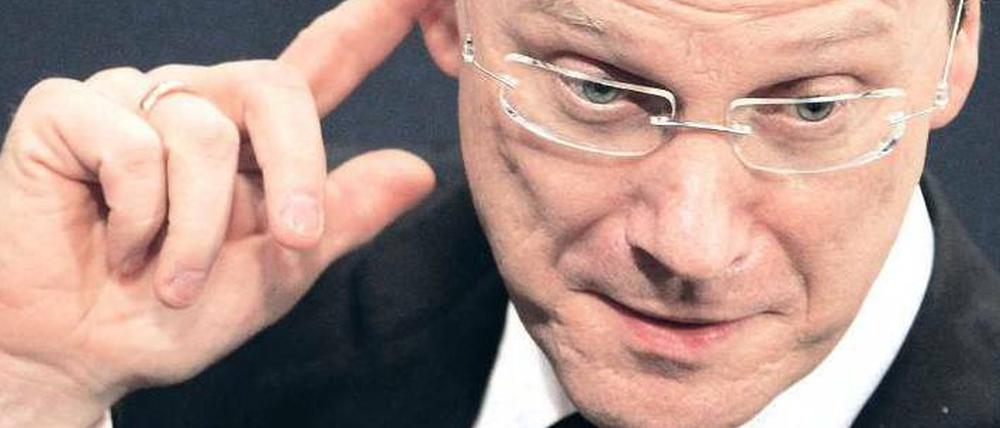 Schwarzer Anzug, schwarze Krawatte. Über Afghanistan redete Westerwelle im Bundestag in ernstem Ton.