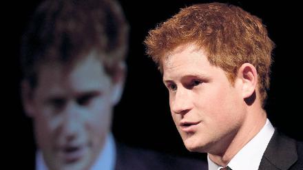 Majestätischer Besuch. Prinz Harrys Großeltern waren bereits mehrfach in Berlin. Für ihn selber ist es eine Premiere. Fotos: AFP