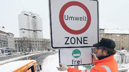 Die Feinstaubwerte in Berlin sind erneut gestiegen. Jetzt wird über die Wirksamkeit der Umweltzone gestritten.