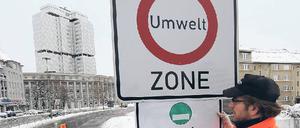 Die Feinstaubwerte in Berlin sind erneut gestiegen. Jetzt wird über die Wirksamkeit der Umweltzone gestritten.