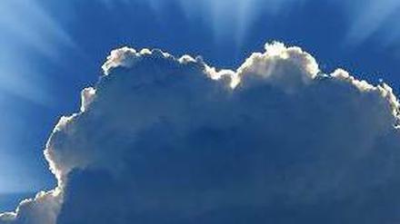 Sonnenschirm. An der Oberseite der Wolken werden die Strahlen reflektiert, drunter wird’s kühler. Dieser Effekt wird aber bei steigenden Temperaturen verhältnismäßig schwächer. Foto: ddp