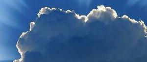 Sonnenschirm. An der Oberseite der Wolken werden die Strahlen reflektiert, drunter wird’s kühler. Dieser Effekt wird aber bei steigenden Temperaturen verhältnismäßig schwächer. Foto: ddp
