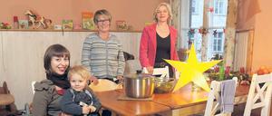 Engagiert. Das Dyade-Team um die psychologische Fachleiterin Agnes Metzger (r.), Projektleiterin Kerstin Hartung (M.) und Sozialarbeiterin Antonia Jacobi.