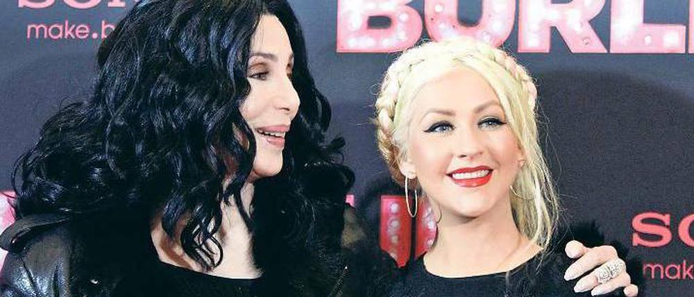 Operation geglückt. Cher und Christina Aguilera waren trotz Winterwetters pünktlich in Berlin, um für ihren neuen Film zu werben. Foto: Reuters/Tobias Schwarze