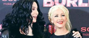 Operation geglückt. Cher und Christina Aguilera waren trotz Winterwetters pünktlich in Berlin, um für ihren neuen Film zu werben. Foto: Reuters/Tobias Schwarze
