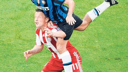 Neuer Anlauf. Im Mai verlor der FC Bayern mit Ivica Olic (unten) das Champions-League-Finale gegen Inter. Nun bekommen die Münchener die Chance zur Revanche.