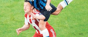Neuer Anlauf. Im Mai verlor der FC Bayern mit Ivica Olic (unten) das Champions-League-Finale gegen Inter. Nun bekommen die Münchener die Chance zur Revanche.