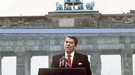 Herr Gorbatschow, reißen Sie diese Mauer ein. Ronald Reagan 1987 in Berlin 