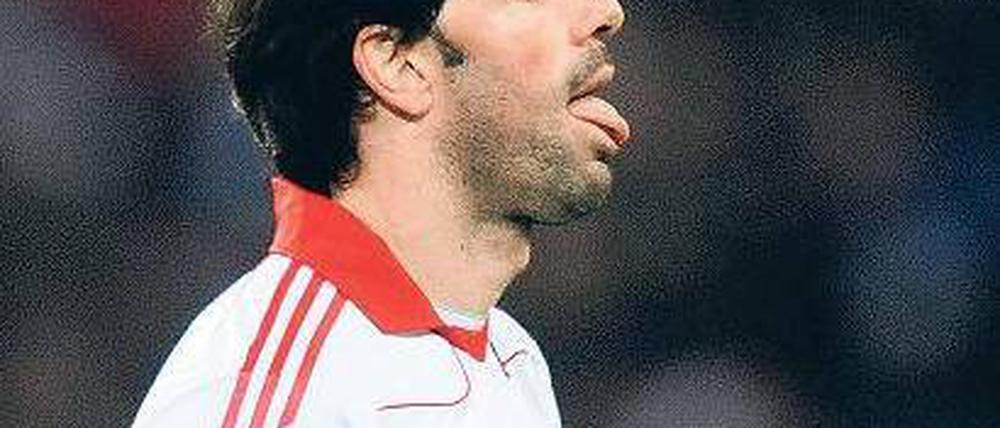 Zunge zeigen. Das Hamburger Starensemble um Stürmer Ruud van Nistelrooy schleppt sich schnaufend in den Winter. 