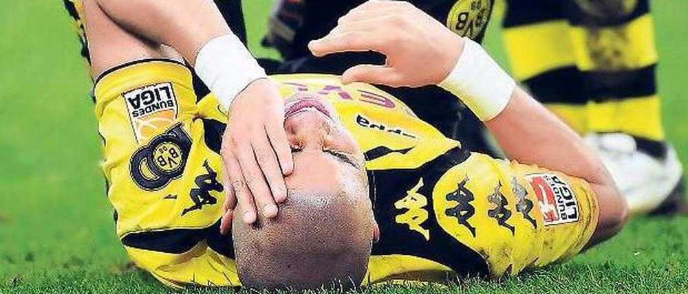 Herbstmeister am Boden. Analysten machen BVB-Stars wie Mohamed Zidan Mut. Das frühe Ausscheiden aus der Europa League tut wirtschaftlich nicht weh. Wichtiger ist die Champions League – hier wird mehr Geld mit TV-Rechten und Tickets verdient.