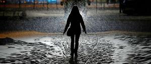 Trampelpfad durch den Schnee. Zehn Zentimeter Neuschnee werden erwartet.Liebe Leser, schicken Sie uns Ihre Winterbilder, per Email an: leserbilder@tagesspiegel.de. Die Besten veröffentlichen wir auf Tagesspiegel.de.