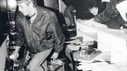 Der Sturm. Die Stasi-Zentrale in der Berliner Normannenstraße am 15. Januar 1990.Fotos: 