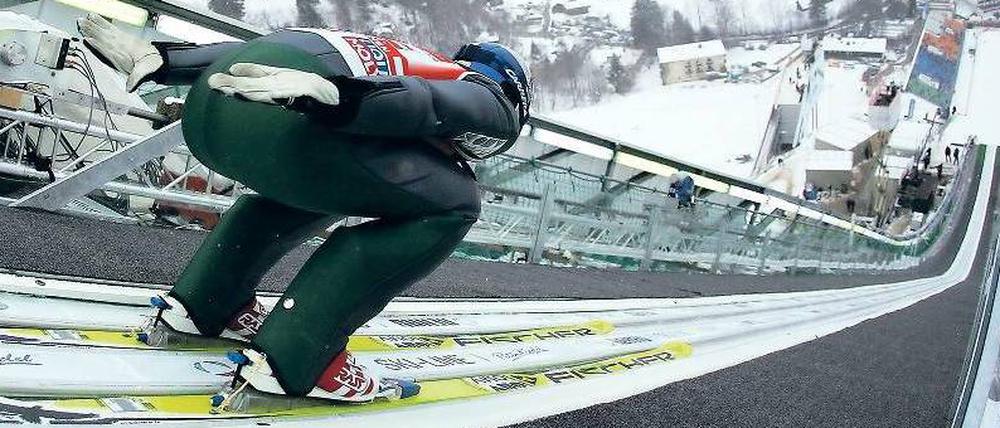 Wo springen sie denn? Dass Athleten bei Olympia 2018 in Partenkirchen über die Schanze rutschen, wird unwahrscheinlicher. 