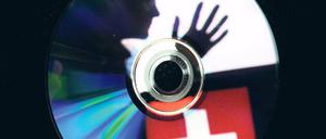 Bankdaten. CDs mit Informationen über deutsches Geld in Liechtenstein und der Schweiz alarmieren den Fiskus. Foto: dpa