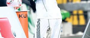 Seltsamer Abgang. Edin Dzeko verließ grußlos das Wolfsburger Stadion. Foto: dpa