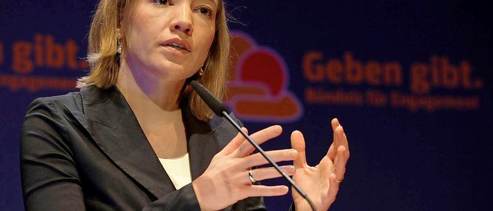 Schröder gibt nur, wenn sich Initiativen gegen Rechtsextremismus dem demokratischen Grundgedanken verpflichten.
