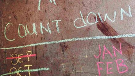 Die Zeit läuft. Die USA drängen auf einen baldigen Abzug der Truppen aus Afghanistan – in einem US-Lager zeigt ein Graffito, wie die Soldaten die Monate zählen. Foto: Reuters