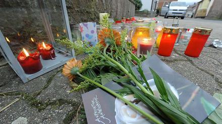 Nach dem gewaltsamen Tod zweier Jugendlicher aus Bodenfelde hat eine Mordkommission der Polizei die Arbeit aufgenommen. Im Ort herrschen Trauer und Entsetzen.