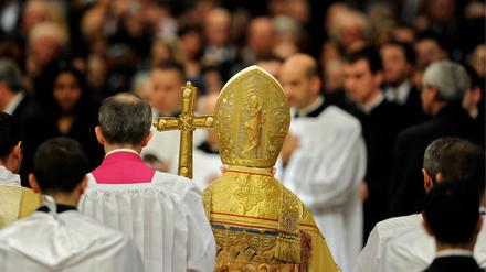 Papst Benedikt XVI. im Petersdom.