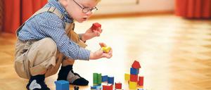 Beliebt bei Kindern: Holzspielzeug. Es enthält aber häufig gesundheitsgefährdende Stoffe, hat die Stiftung Warentest ermittelt. Foto: Imago