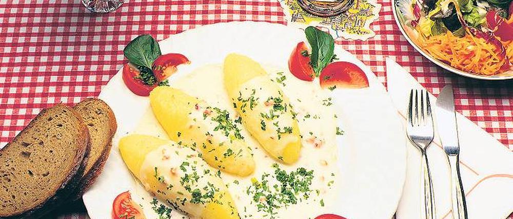 Hoorische, so heißen die eigenwillig geformten Kartoffelklöße. Foto: dpa