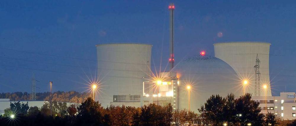 Sie laufen und laufen: Auch das Atomkraftwerk Biblis in Südhessen.