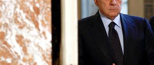 Kommt Berlusconi in Bedrängnis? Die Staatsanwaltschaft hat seine Prostituierte verhört.