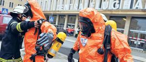 Katastrophenübung. Am Mittwoch probten Feuerwehr, Polizei und Hilfsdienste den Einsatz nach einer größeren Explosion. Etwa 300 Menschen waren beteiligt. Foto: dpa/Jensen