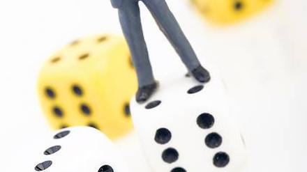 Glück gehört dazu, vor allem aber eine gewisse Risikobereitschaft. Doch Studien zufolge unterbleiben in Deutschland die Hälfte aller Gründungen aus Angst vor dem Scheitern. Dabei ist gerade ein risikoreiches auch ein chancenreiches Projekt. Foto: picture alliance/Bildagentur-o