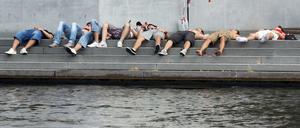 In Zukunft sollen sich die Berliner nicht nur an, sondern auch in der Spree entspannen können. Das zumindest erhofft sich Erfinder Ralf Steeg von seinem Projekt "Spree 2011".