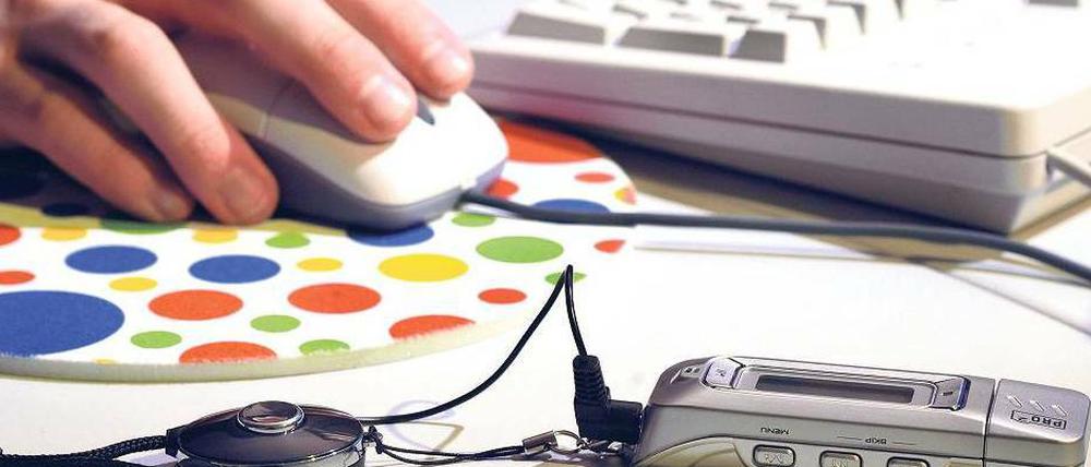 Sicher Surfen. Lehrer müssen die Internetkompetenz der Schüler fördern, sagen Experten. Bald können Grundschüler das „Internet-Seepferdchen“ ablegen. Foto: picture-alliance/ gms